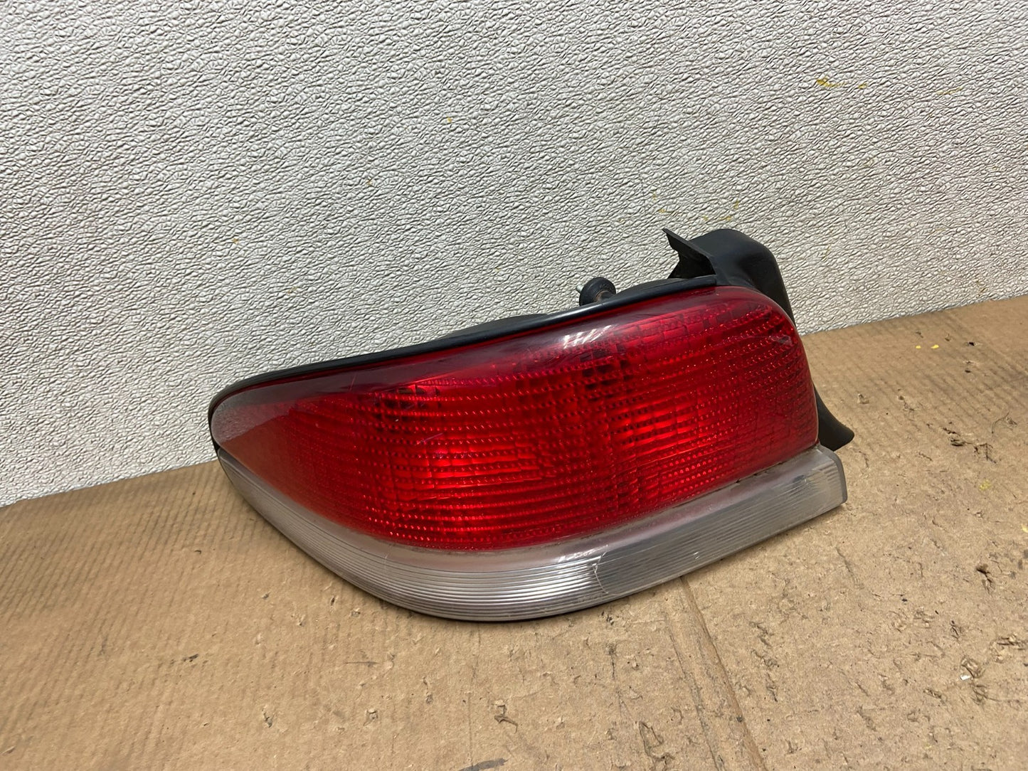 1995 to 2000 Chrysler Cirrus Left Driver LH Side Tail Light Oem AA70200