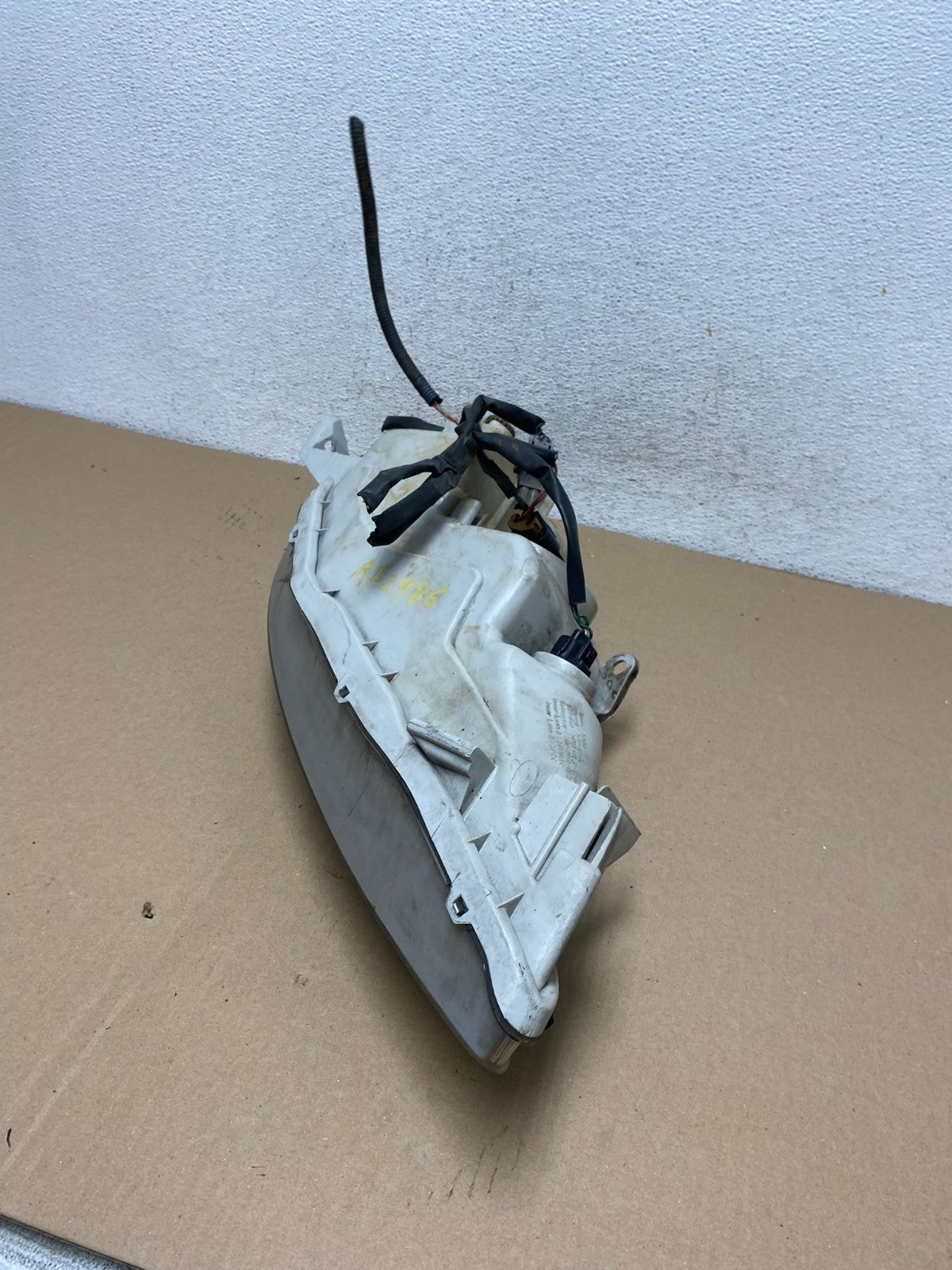 2005 to 2006 Toyota Camry Left Driver LH Halogen Headlight AF2986 LK8