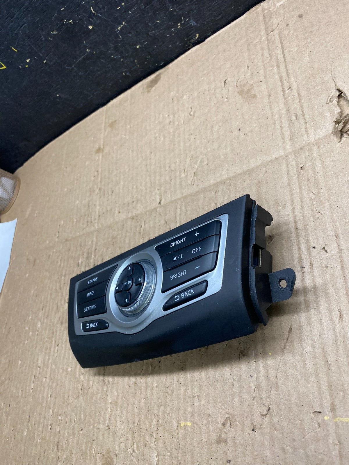 2009-2014 Nissan Murano AM FM Radio CD Control Panel Y5395 DG2