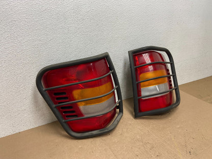 1999 - 2004 Jeep Grand Cherokee WJ Left+Right Side Set Tail Lights AE6785 DW2