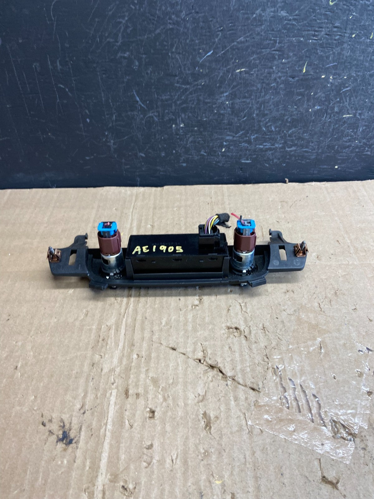 2007 - 2014 Chevrolet Tahoe Yukon Pedal Traction Control Switch ae1905 DG3