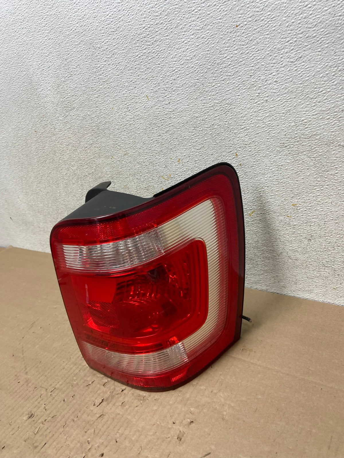 2008 to 2012 Ford Escape Right Passenger RH Side Tail Light AI2253 LK1