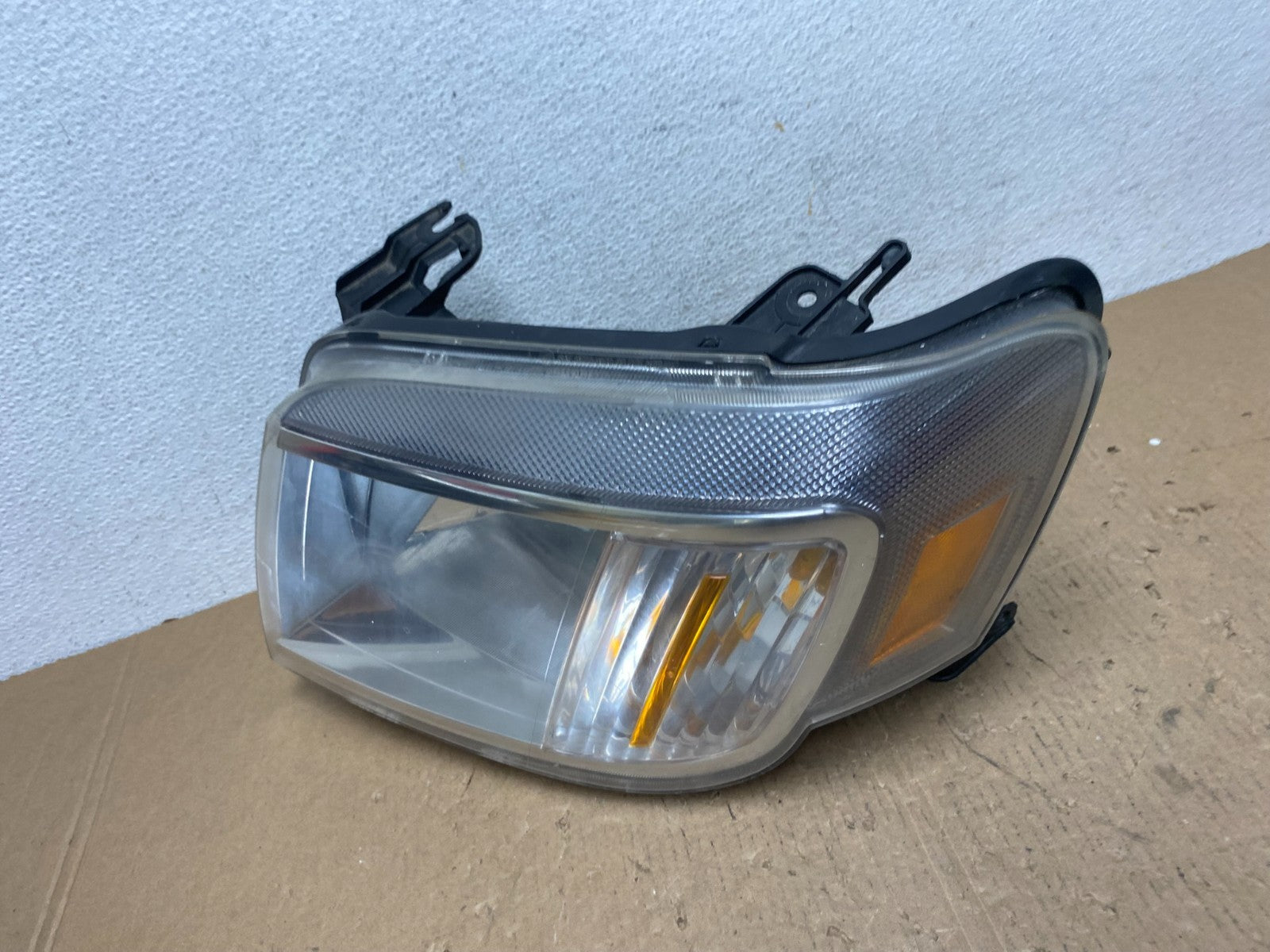 2008 to 2011 Mercury Mariner Left Driver LH Side Halogen Headlight AD8077 DW1