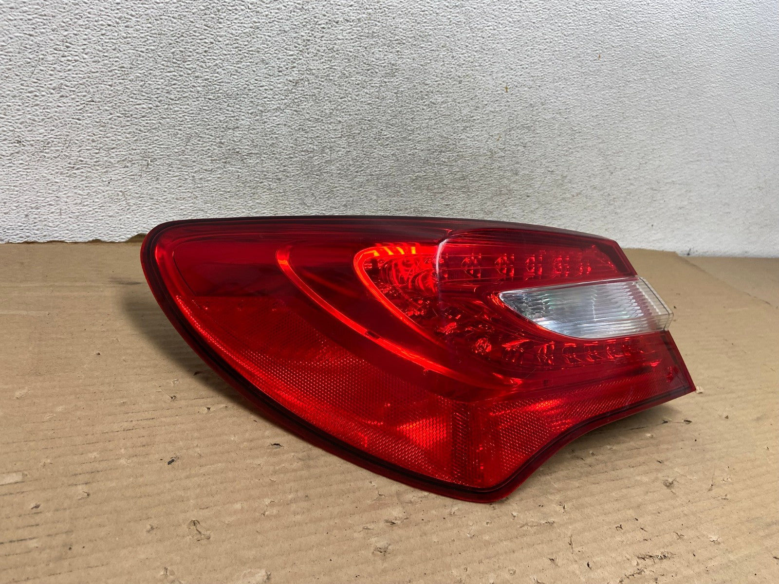 2011 - 2014 Chrysler 200 Sedan Left Driver LH Led Tail Light AG8189 LK1