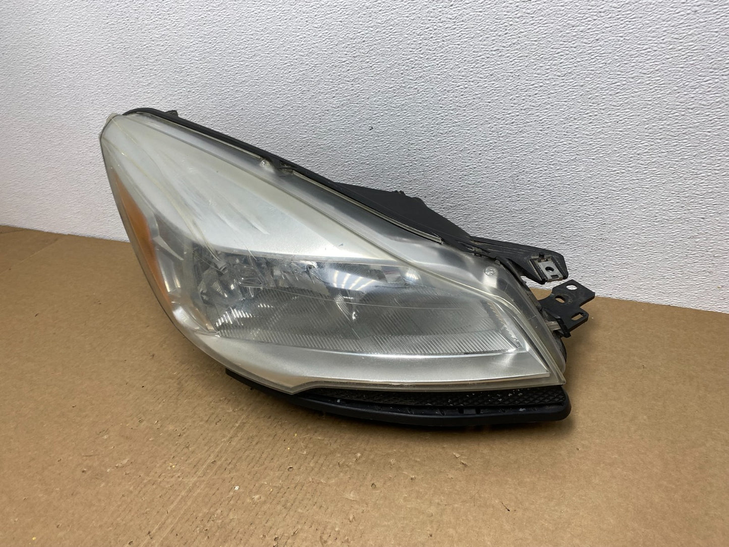 2013 - 2016 Ford Escape Headlight Right Passenger RH Side Halogen AC1211 DW1