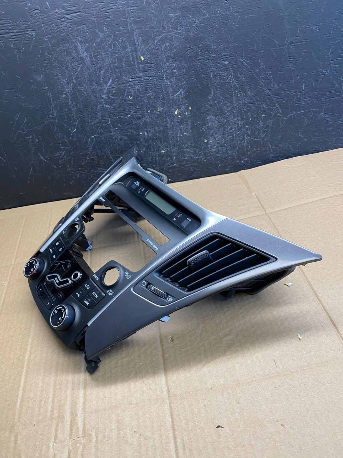 2011 - 2014 Hyundai Sonata Center Radio Climate Control Air Vent Bezel AC9266 DG2