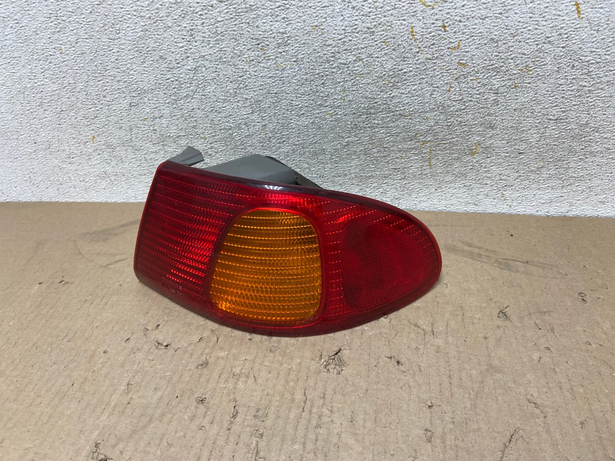 1998 1999 2000 Toyota Corolla Right Passenger Side Tail light AH7646 LK2