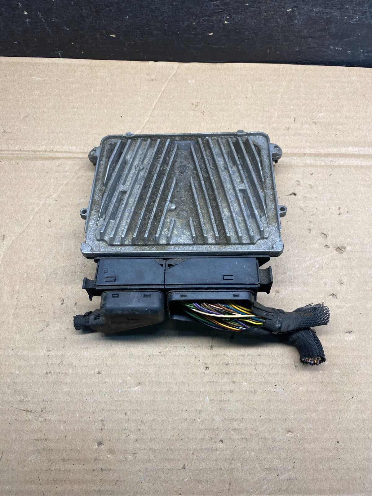 2008 to 2012 Mercedes C300 E350 Engine Computer Module ECM ECU AH9886 DW1