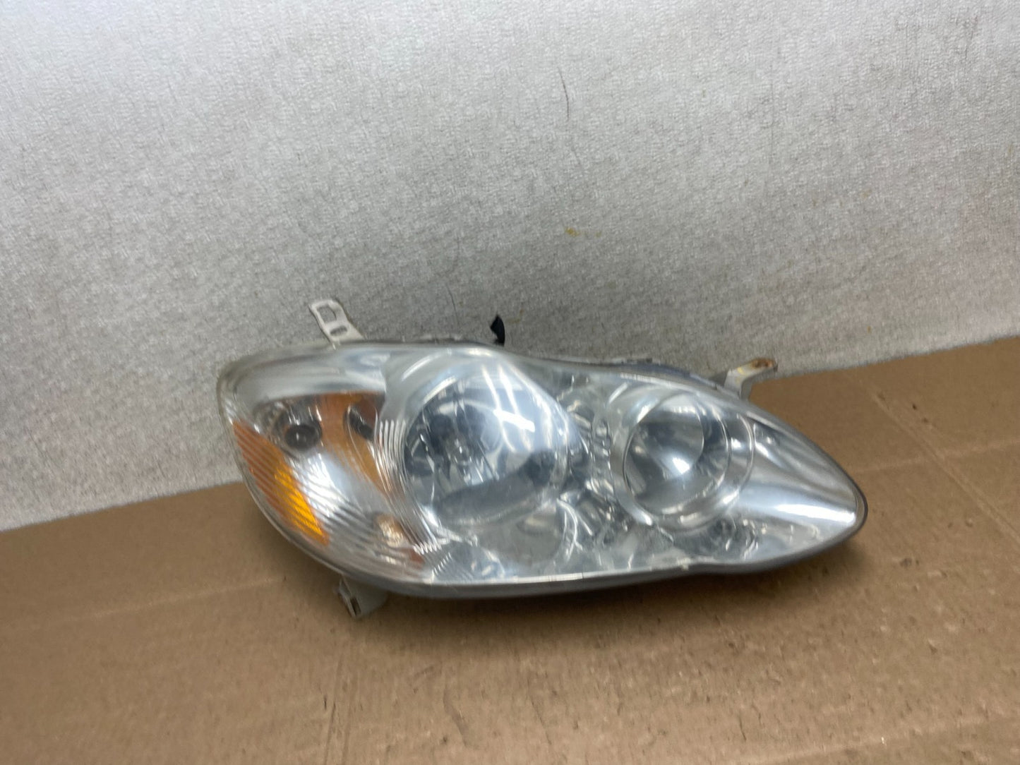 2005 to 2008 Toyota Corolla Right Passenger RH side Headlight Y8749 DW0
