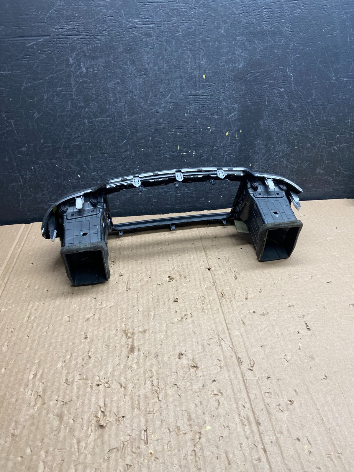 2016 - 2018 Kia Sorento Center Console Radio Air Vent Bezel Trim af6417 DG3