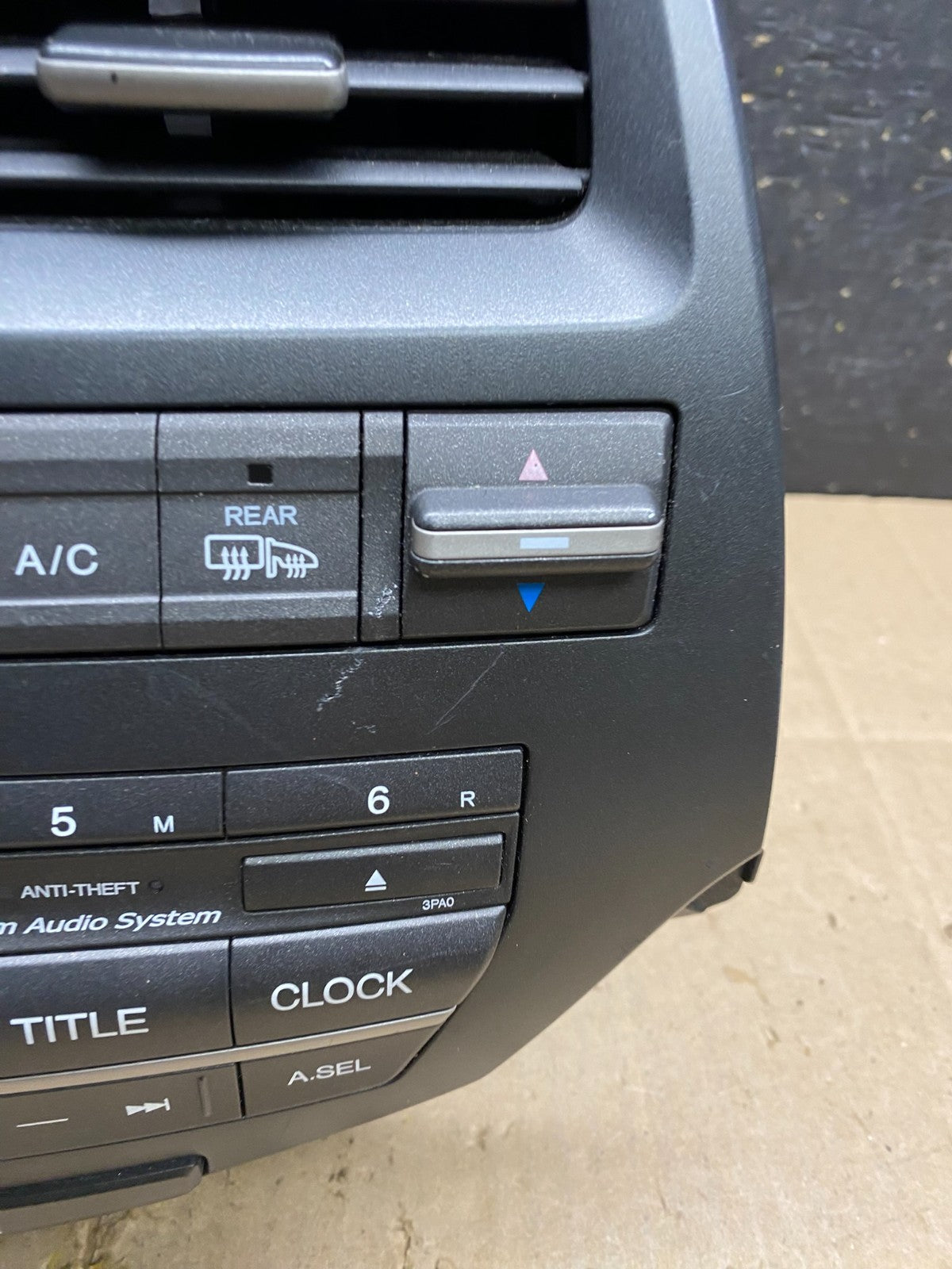 2008 - 2012 Honda Accord Front Radio Control AM./FM CD Climate Control AE1729 DG1
