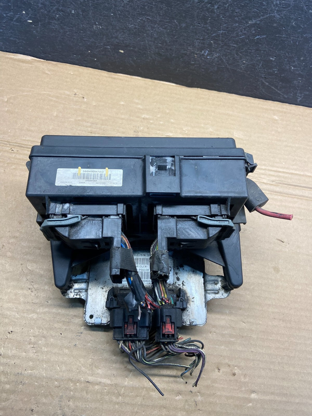 2004 2005 Dodge Durango Fusebox Fuse Box Relay Body BCM Control Module AE4656 DG1