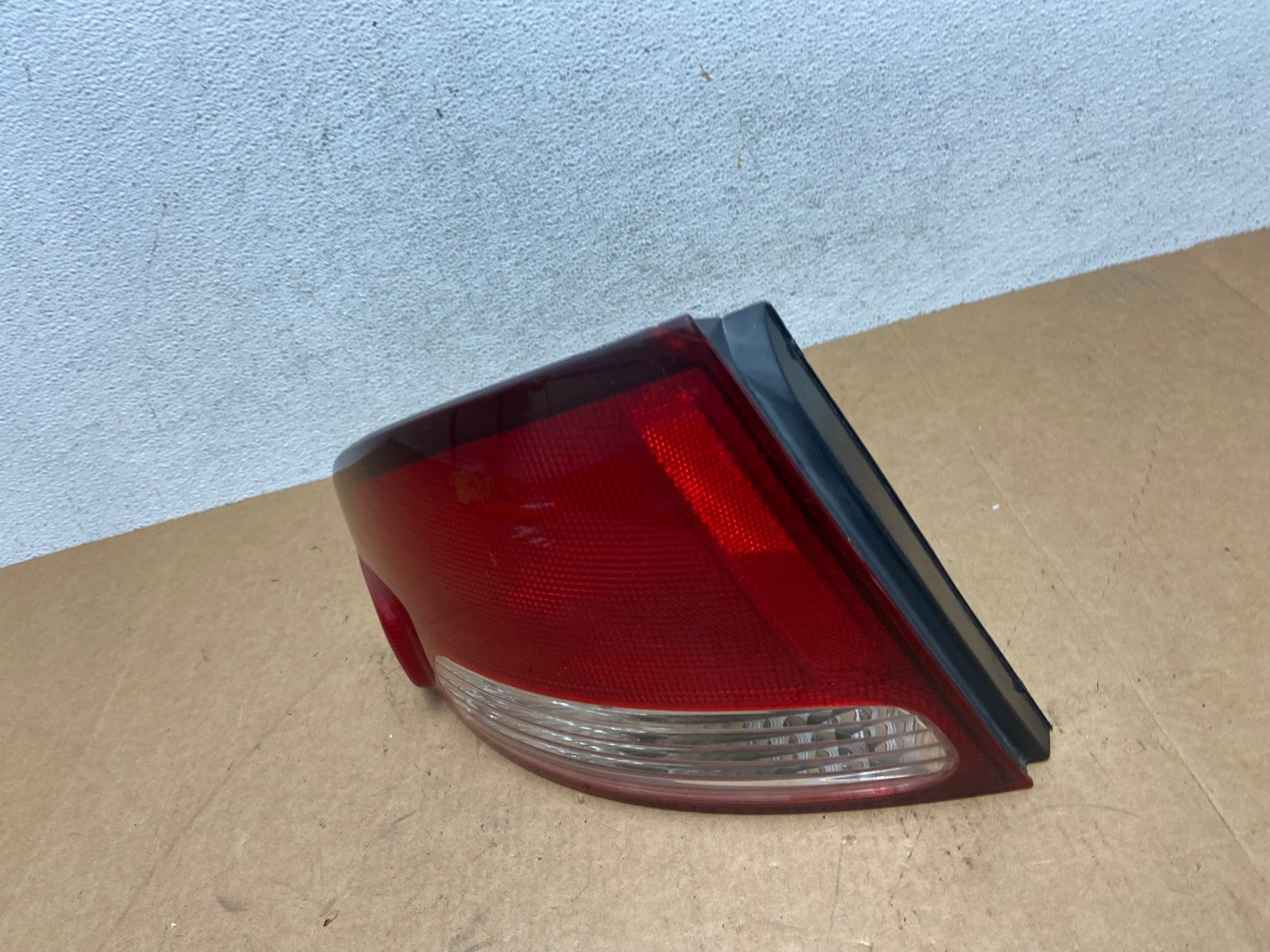 2000 2001 2002 2003 Nissan Sentra Left Driver Side Tail Light AE3141 LK1