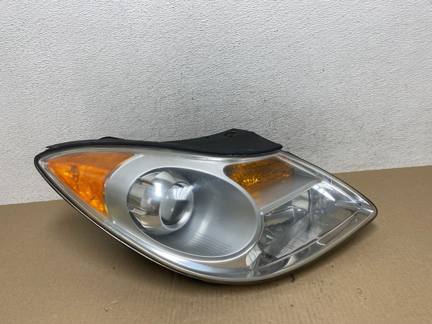 2007 to 2012 Hyundai Veracruz Right Passenger RH Headlight Halogen AE6956 DW0
