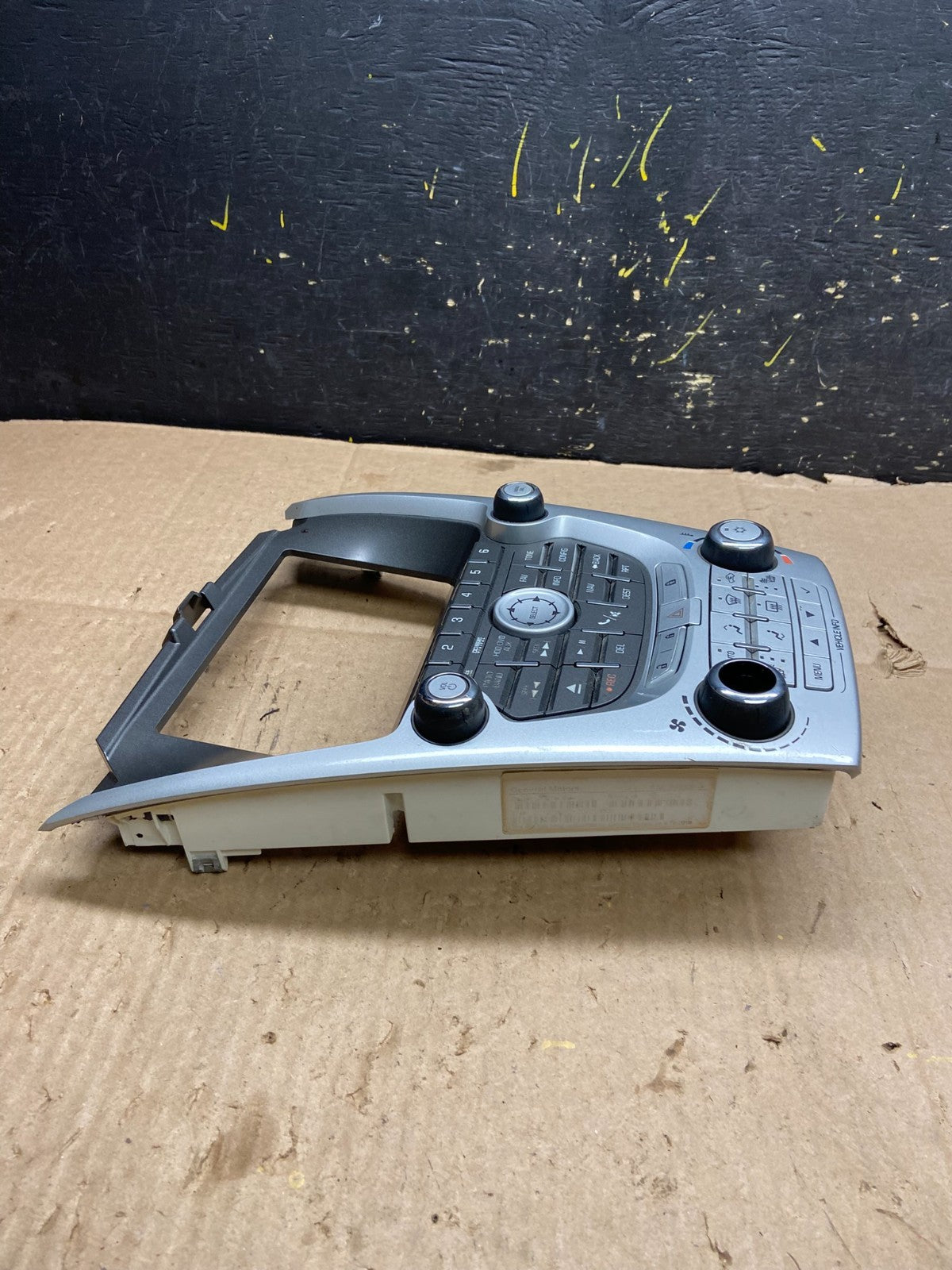 2010-2011 Chevrolet Equinox Radio Face Climate Control Panel Bezel Y5252 DG2