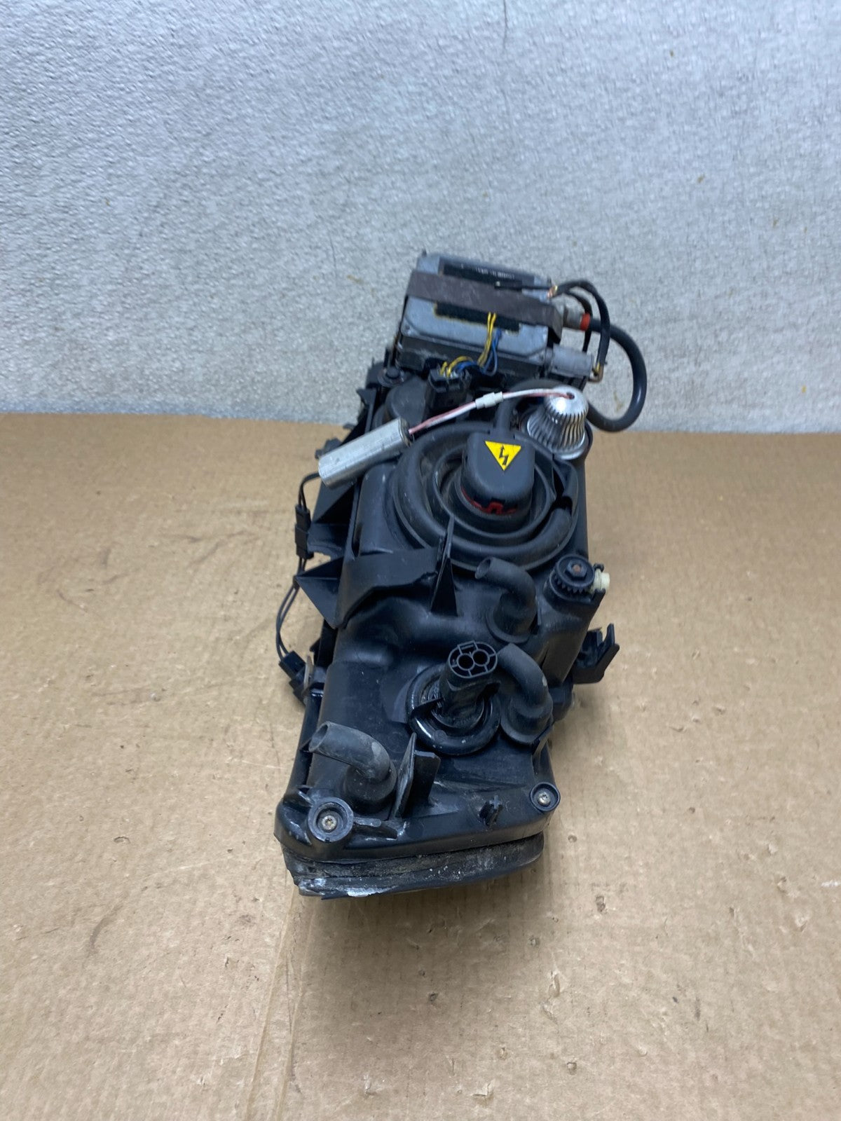 2001-2003 BMW E39 5 Series Headlight Right Passenger Side XENON OEM V0887 DW12