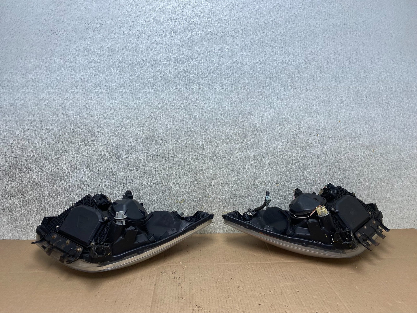 2004-2005 Toyota Prius Left+Right Side Xenon Headlights W0797 DW13