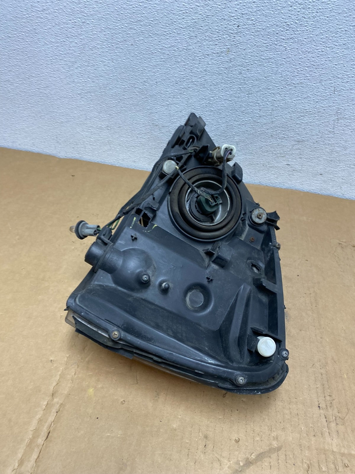 2004 - 2007 Ford Freestar Right Passenger RH Side Headlight Halogen AC8472 DW8