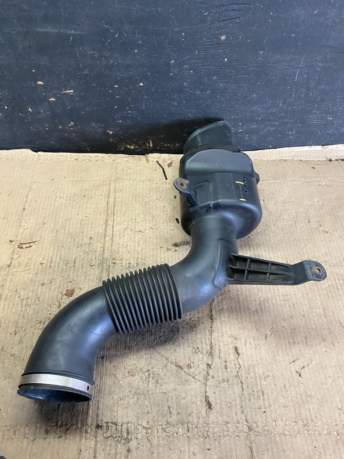 2007 to 2011 Toyota Tundra 4.0L Air Cleaner Intake Hose OEM P0902 DG6
