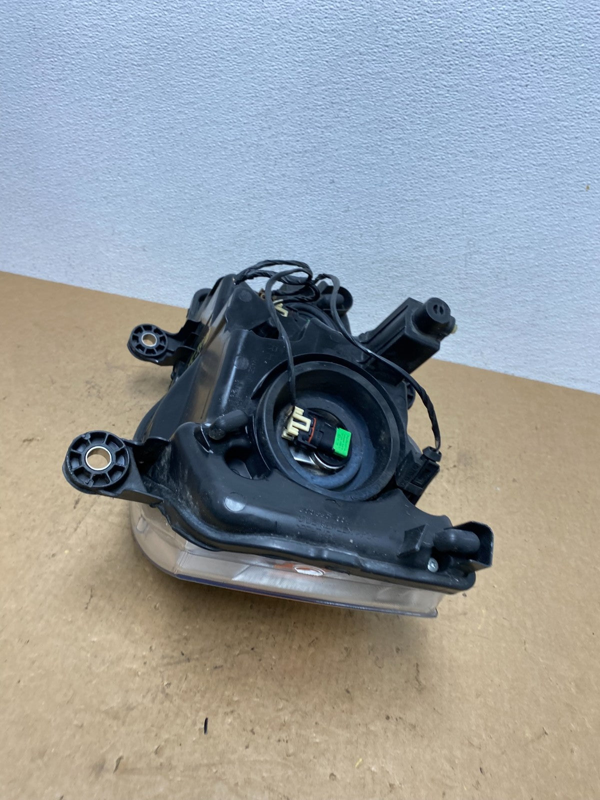 2011 to 2016 Chrysler Town and Country Right Passenger Headlight AC3411 DW5