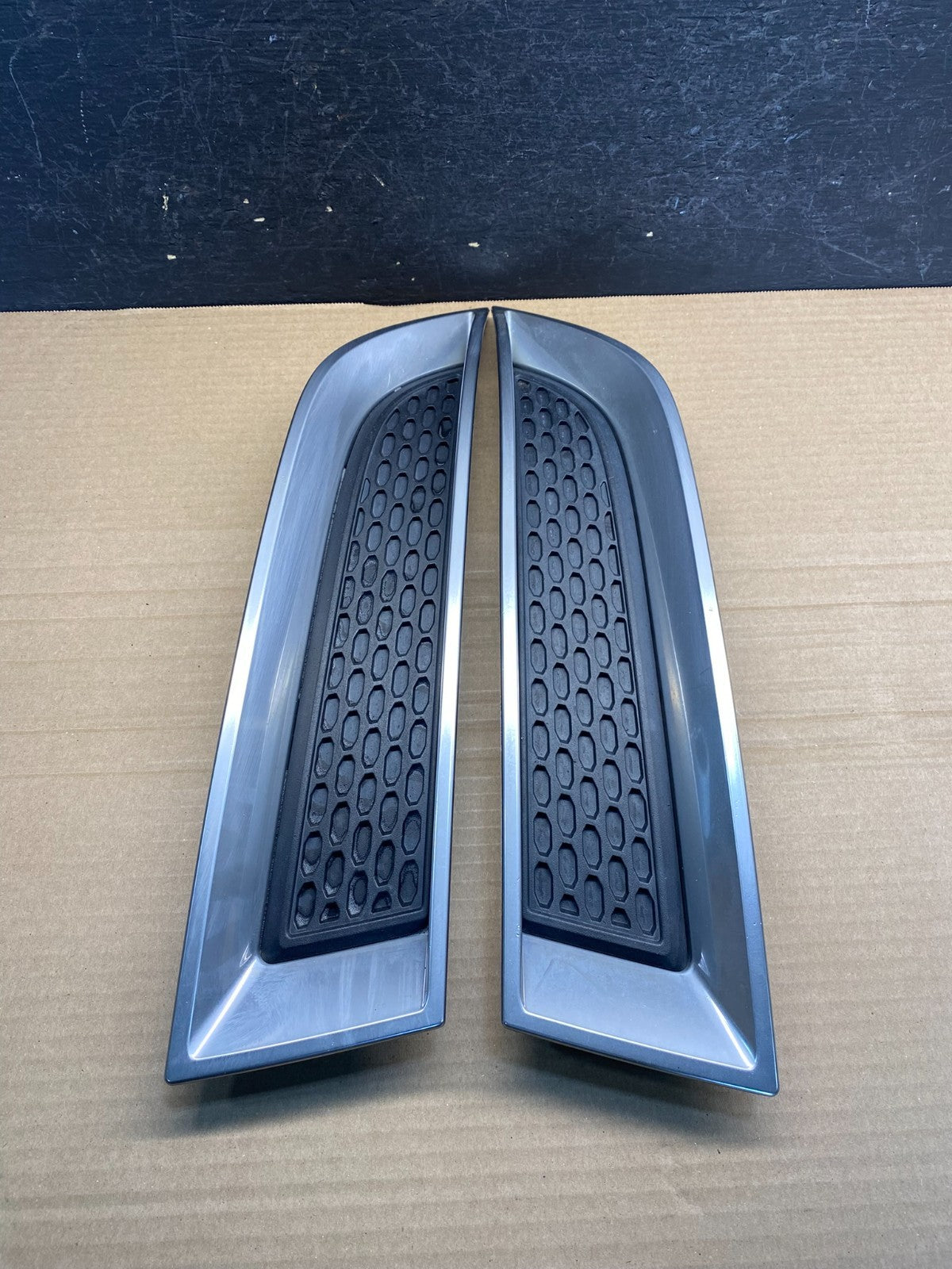 2013 2014 2015 GMC Acadia Front Left+Right Set Grille Bezel Bumper AF0109 DW1