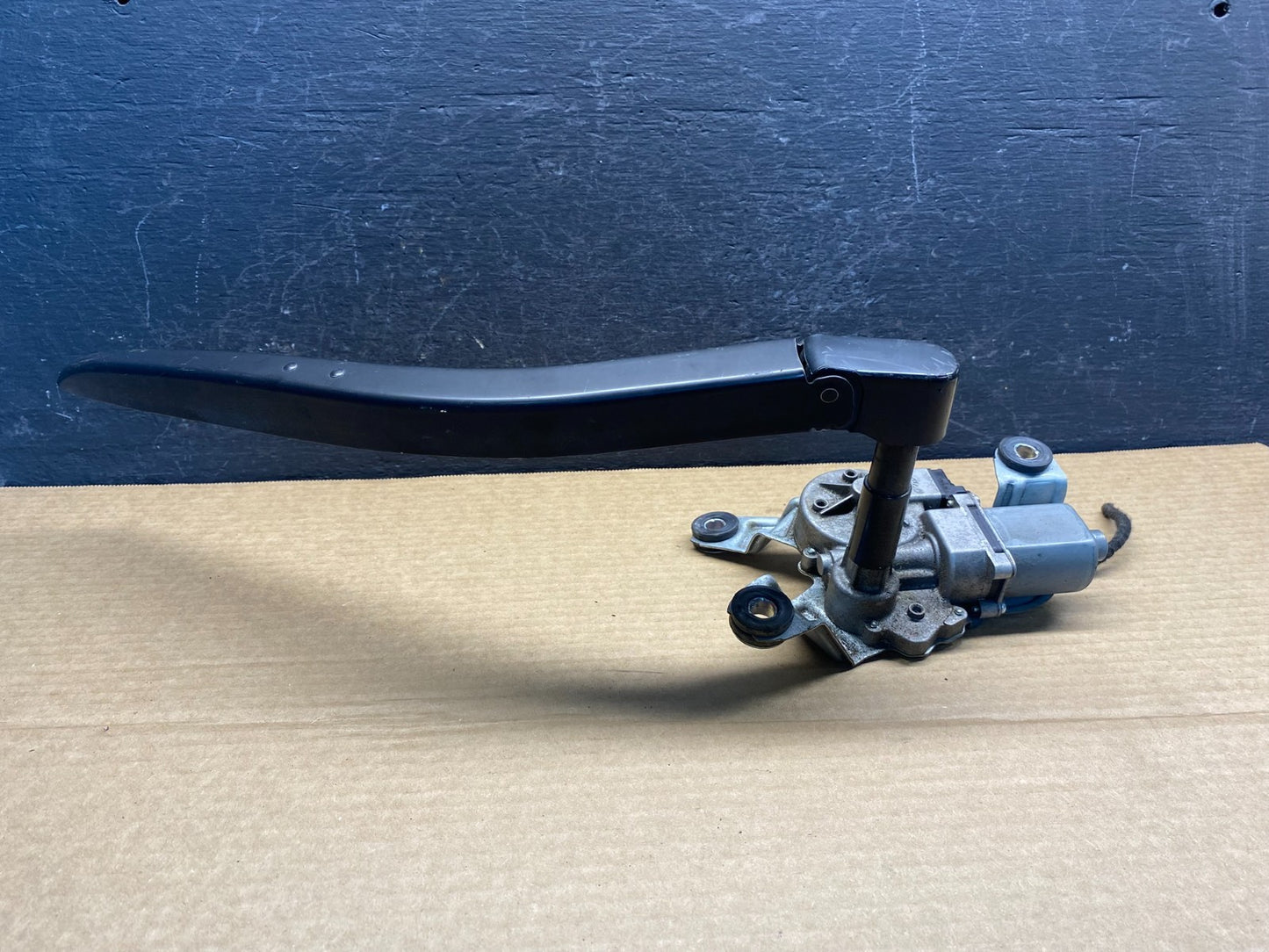 2017-2023 GMC Acadia Tailgate Back Door Rear Wiper Motor Wiper AF6717 DG3