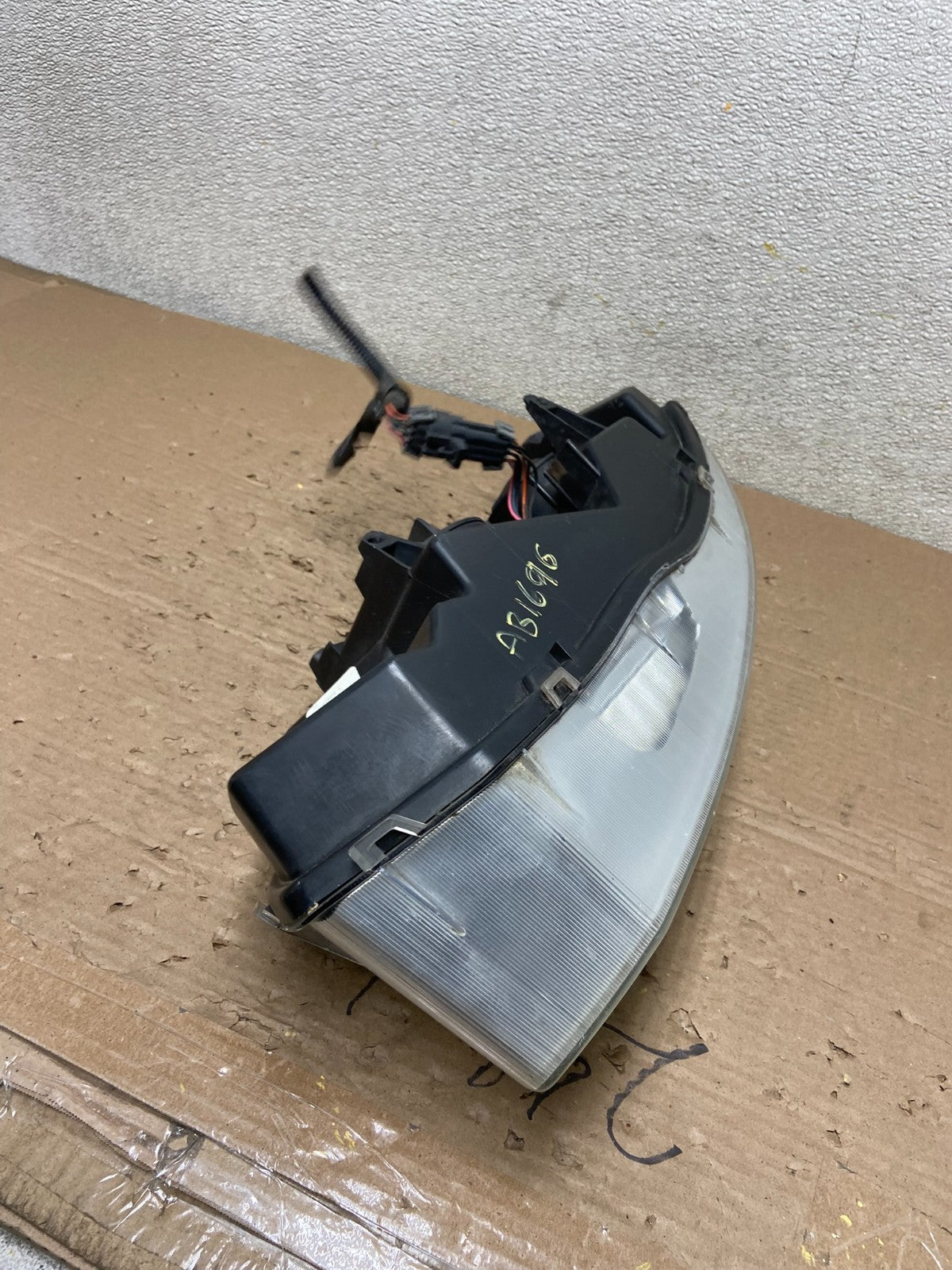 2003 to 2007 Saturn Ion Halogen Headlight Right Passenger RH Side AB1696 DW9