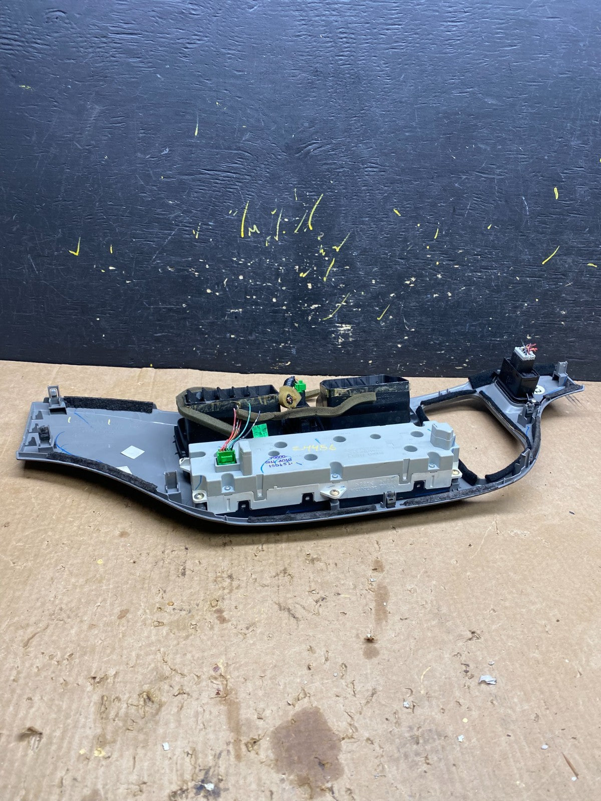 2005 to 2010 Honda Odyssey  Radio Climate Control Dash Trim Bezel Z4456 DG4