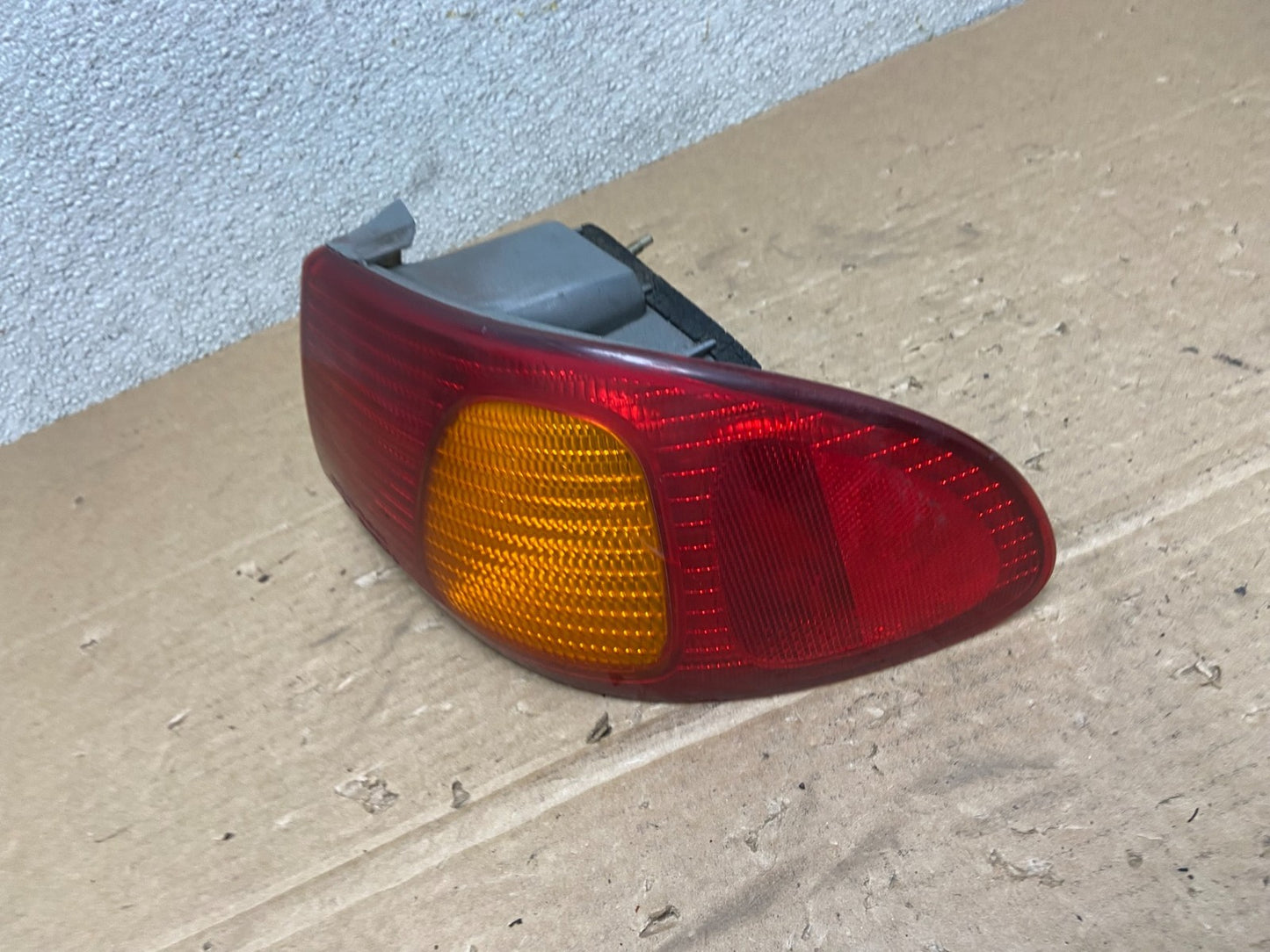 1998 1999 2000 Toyota Corolla Right Passenger Side Tail light OEM AB4755 LK1