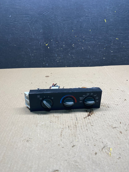 2001 - 2007 GMC Chevrolet Express 1500 Climate Control A/C Q7005 DG0