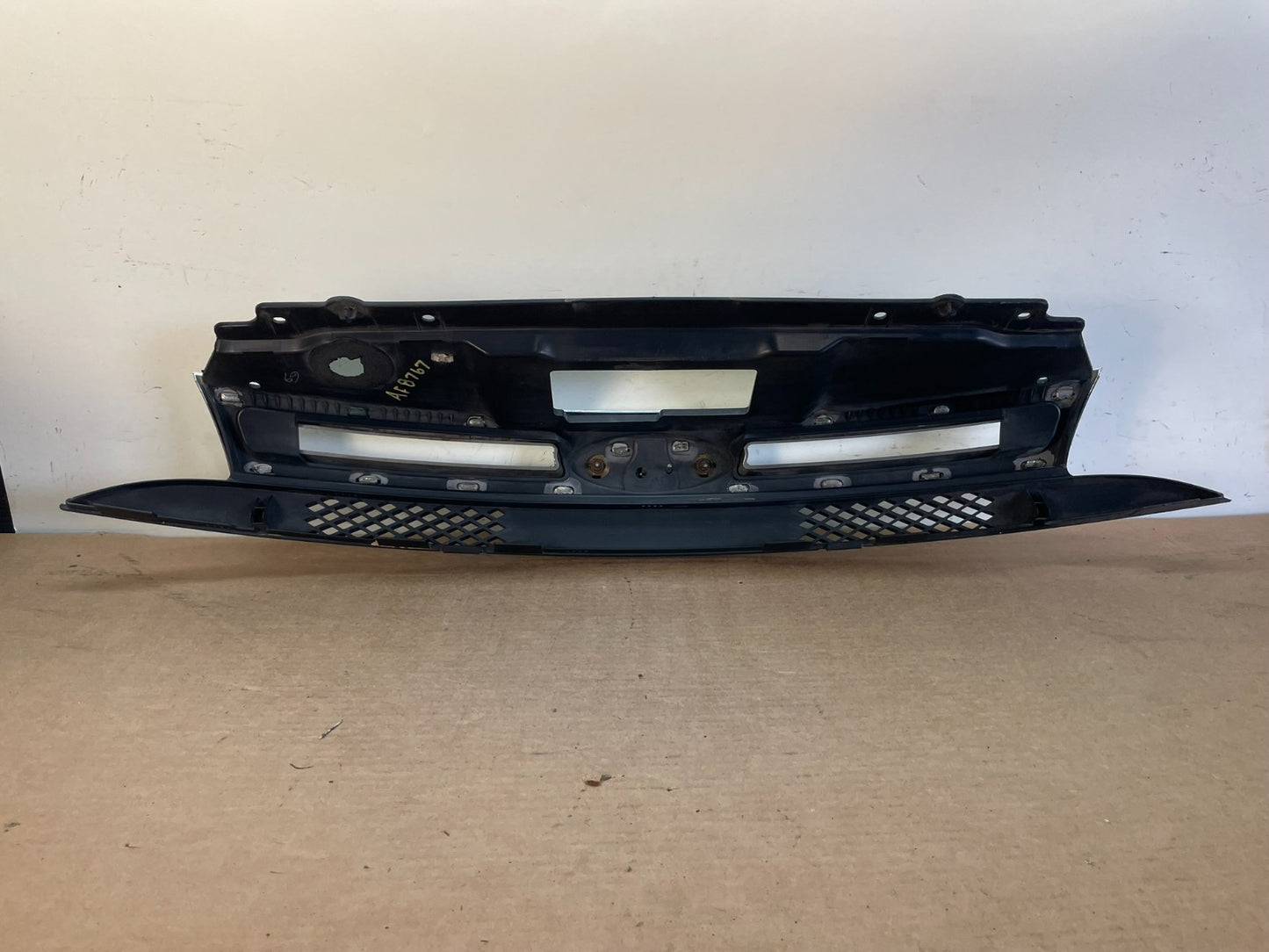 2008 to 2011 Ford Focus Front Upper Grille Grill With Emblem AF8767 DG3