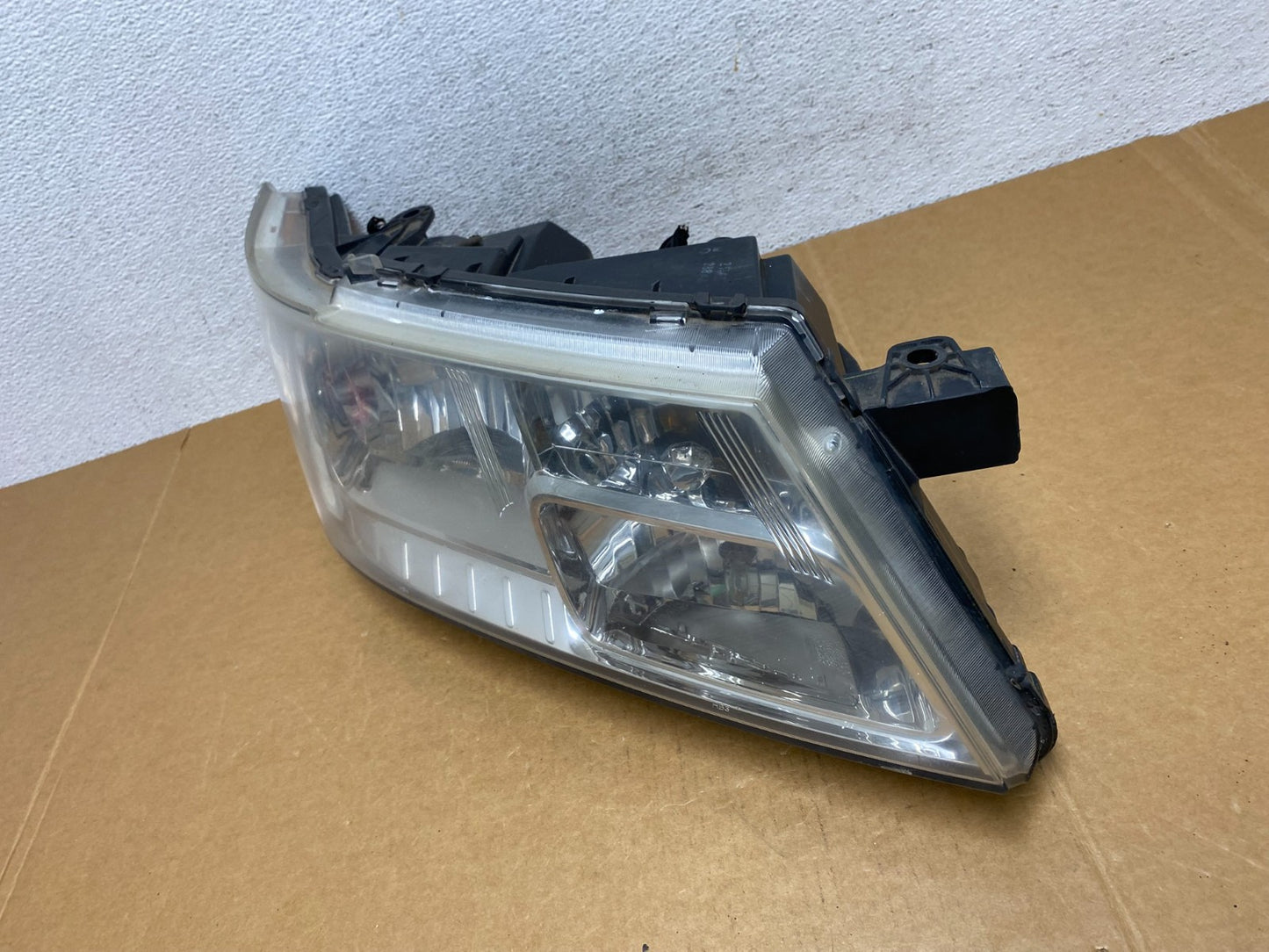2009 to 2017 Dodge Journey Headlight Right Passenger Rh Halogen AD8933 DW1