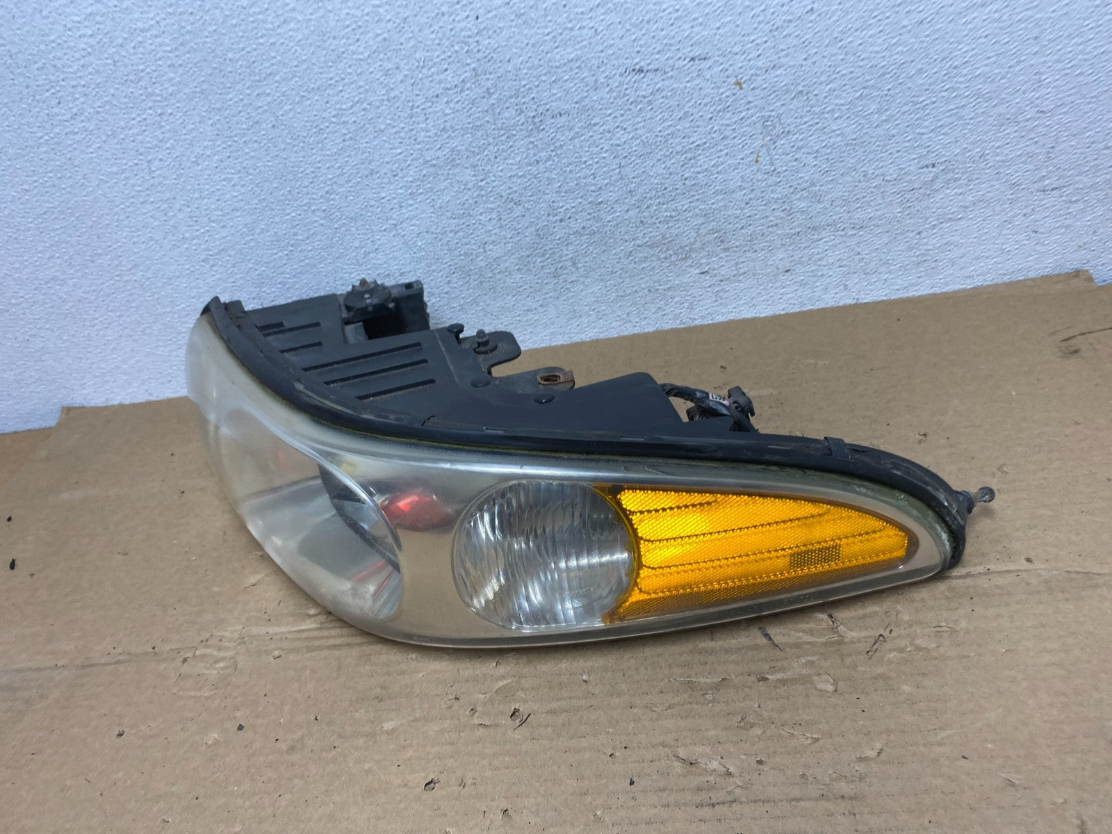 2000 to 2005 Buick Lesabre Headlight Left Driver Lh Side Halogen AD3983 DW1