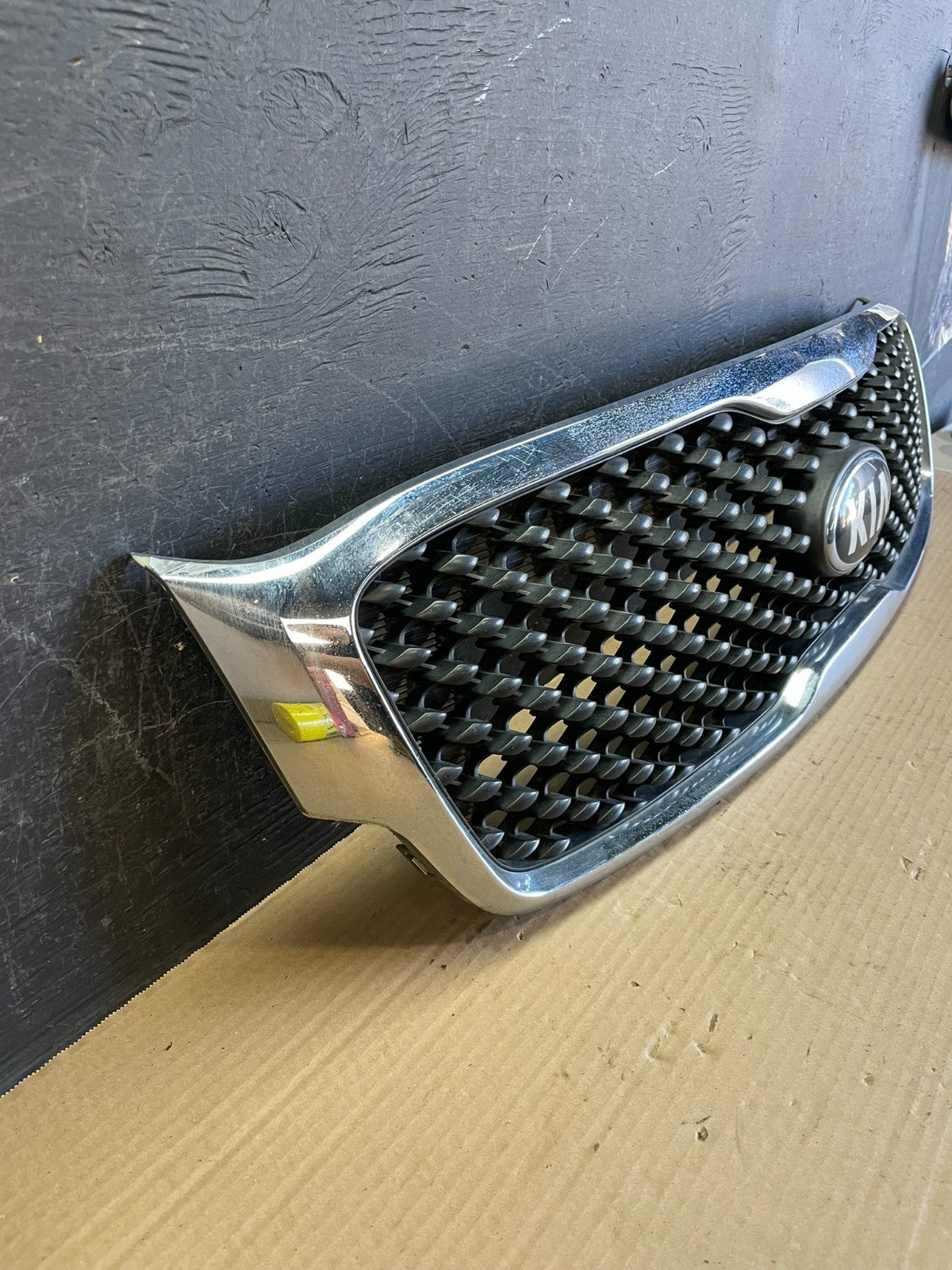 2016 to 2018 Kia Sorento Front Upper Grill Grille AF3476 DW2