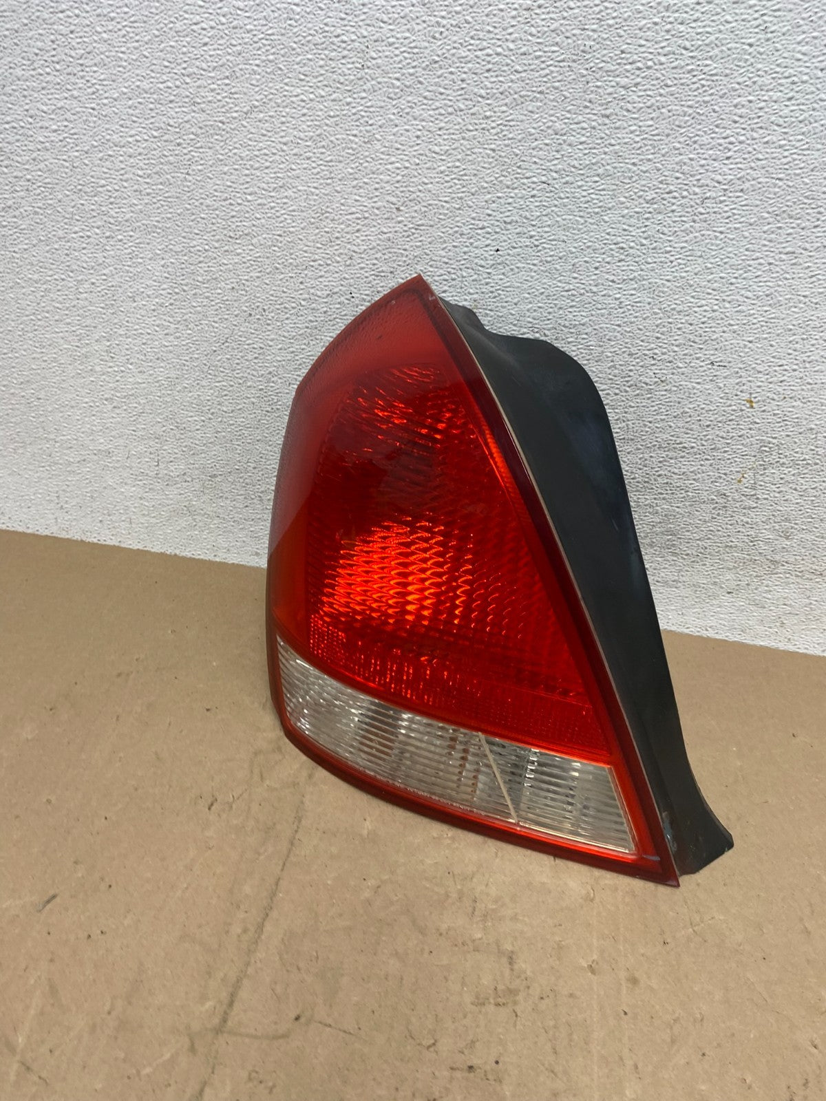 2001-2003 Sedan Hyundai Elantra Left Driver Lh Side Tail Light AE6754 DW0