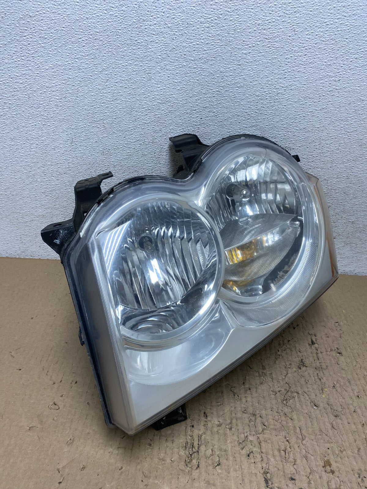 2005-2007 Jeep Grand Cherokee Left Driver LH Halogen Headlight AF7201 DW2