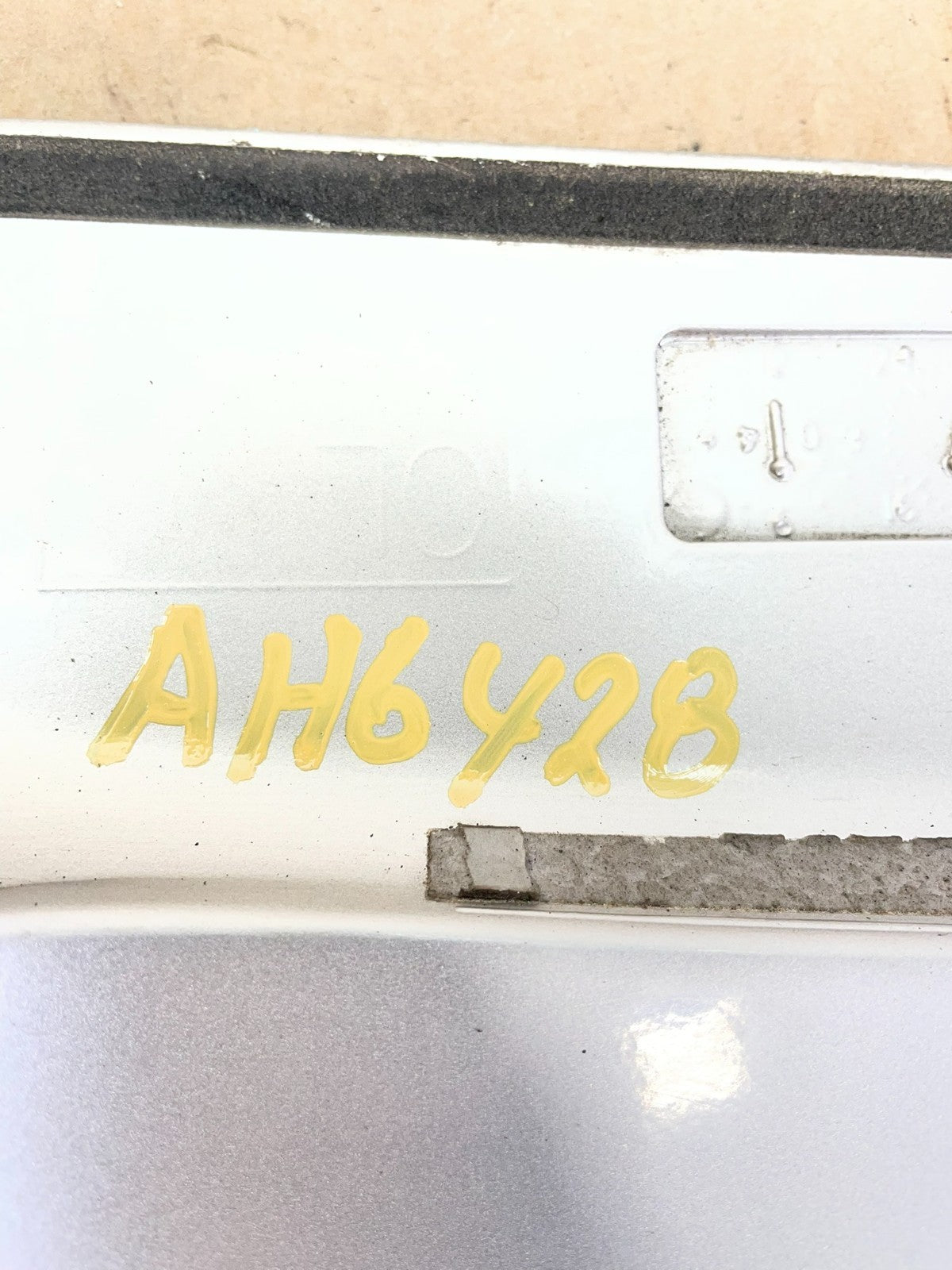 2004 to 2008 Toyota Sienna Rear Wing Spoiler AH6428 DG7