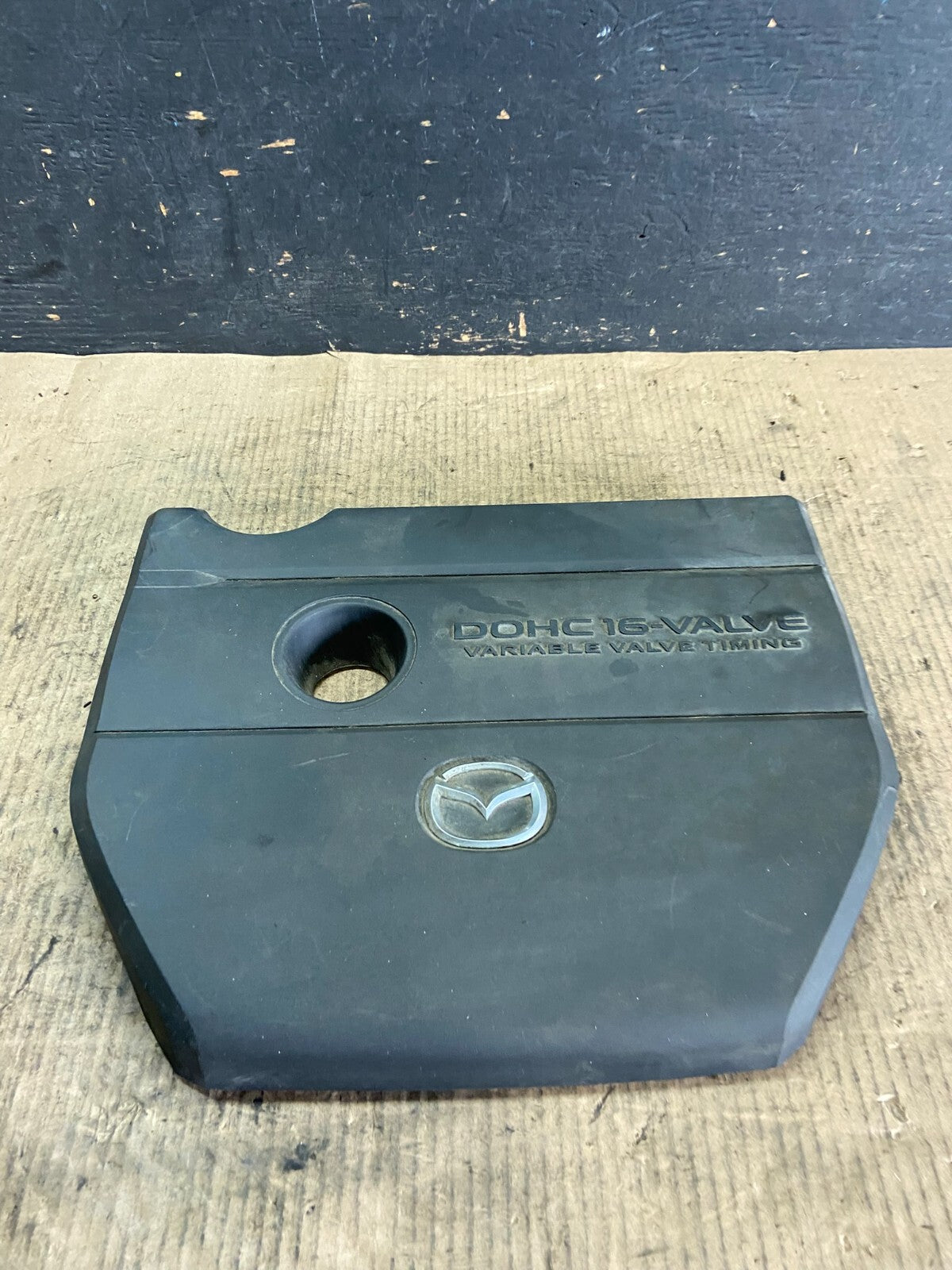 2004 to 2009 Mazda 3 DOHC 16 VALVE Engine Shield Top Cover O0976 PS0