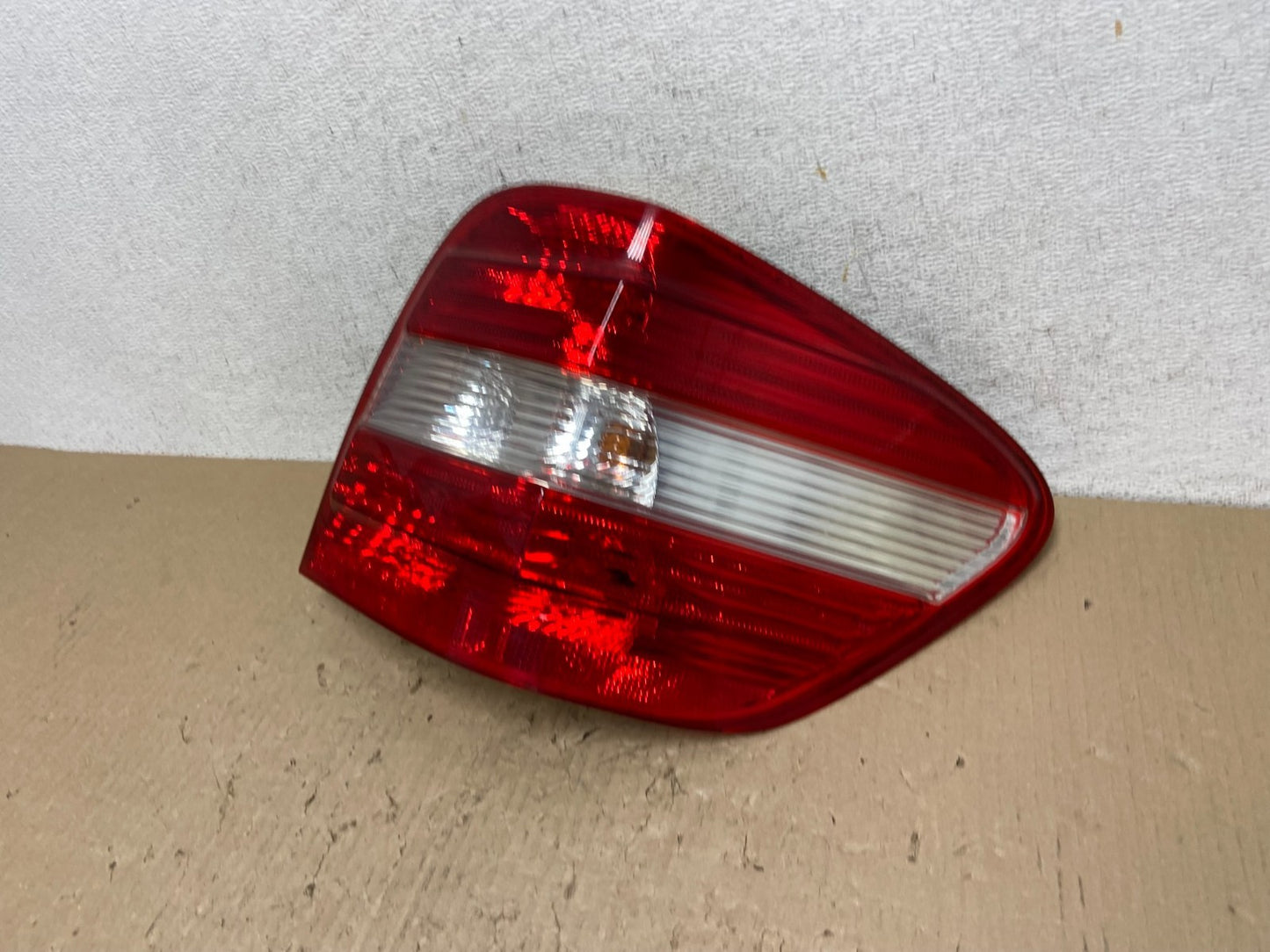 2006 - 2008 Mercedes ML 350 Ml-Class Right Passenger Tail Light AE9813 DW1