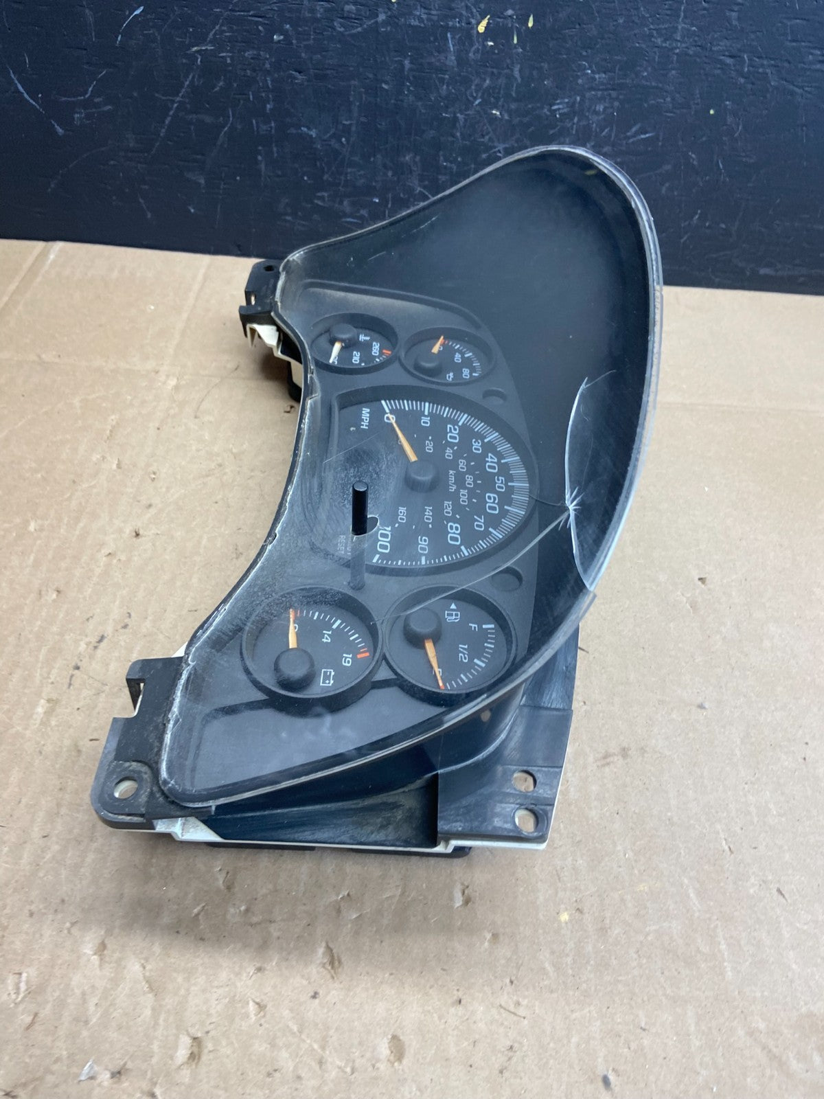 2004 to 2007 Chevrolet Express Speedometer Cluster Gauge AB9388 DG5
