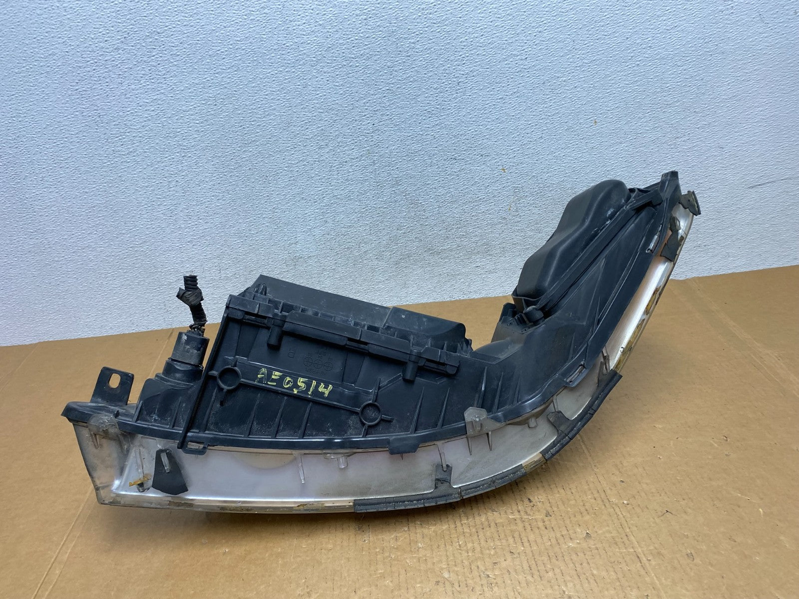 2005 to 2011 Lincoln Town Car Right Passenger Rh Side Headlight AE0514 DW6