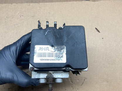 2012 GMC Yukon ABS Anti Lock Brake Pump Q1421 DG5