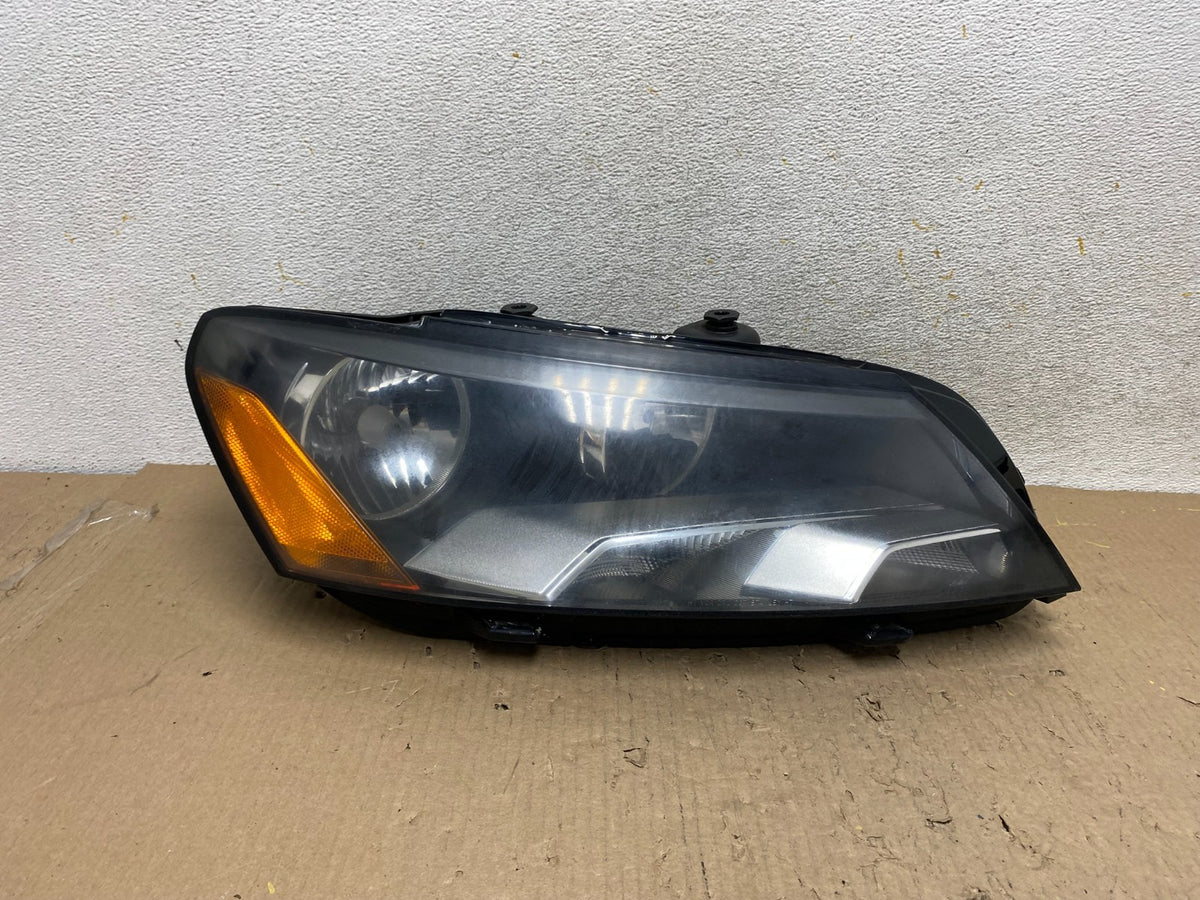 2012-2015 Volkswagen Passat Right Passenger RH Halogen Headlight AH6004 DW0