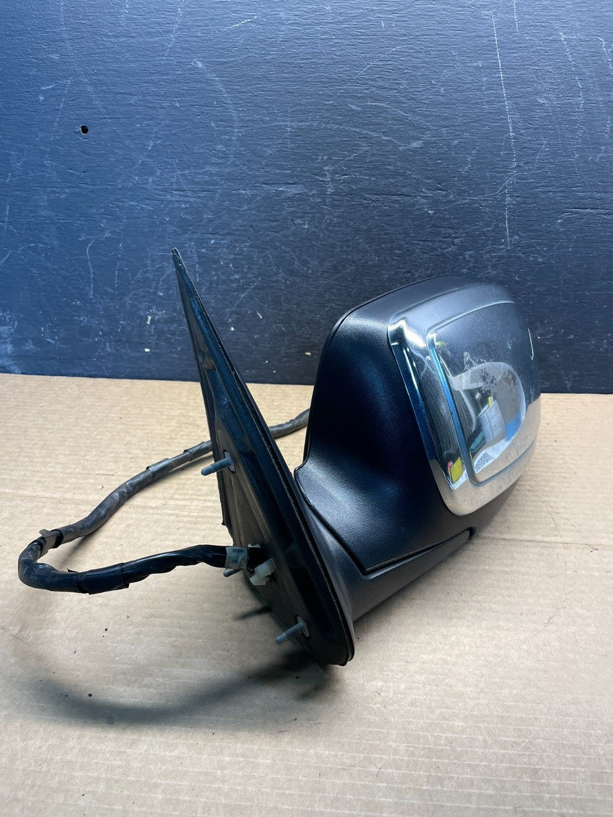 2003-2006 Cadillac Escalade Left Driver View Door Turn Signal Mirror AF6752 MS1