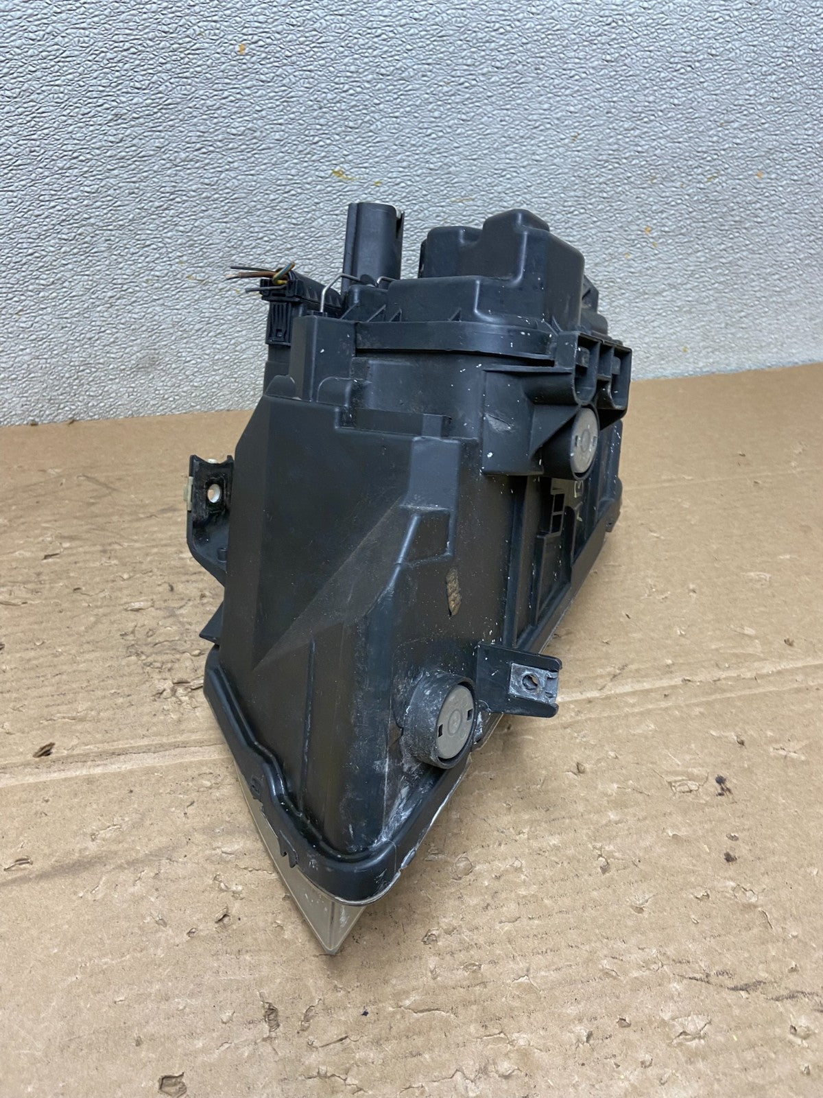 2009-2011 BMW 3 Series 328i 4/D Sedan Headlight Halogen Right Passenger AB48747