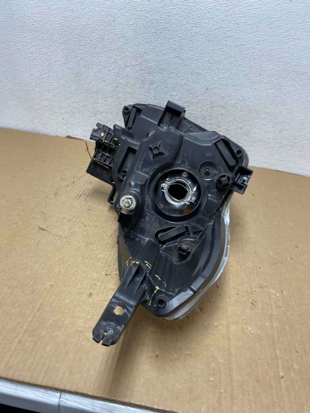 2015 to 2019 Nissan Versa Headlight Left Driver Lh Side AG2156 LK10