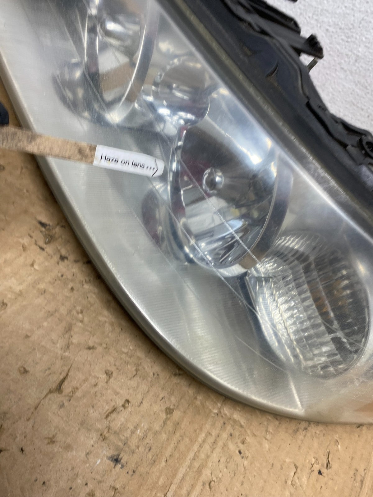 2005 to 2011 Lincoln Town Car Left Driver LH Side Headlight AC8133 DW4