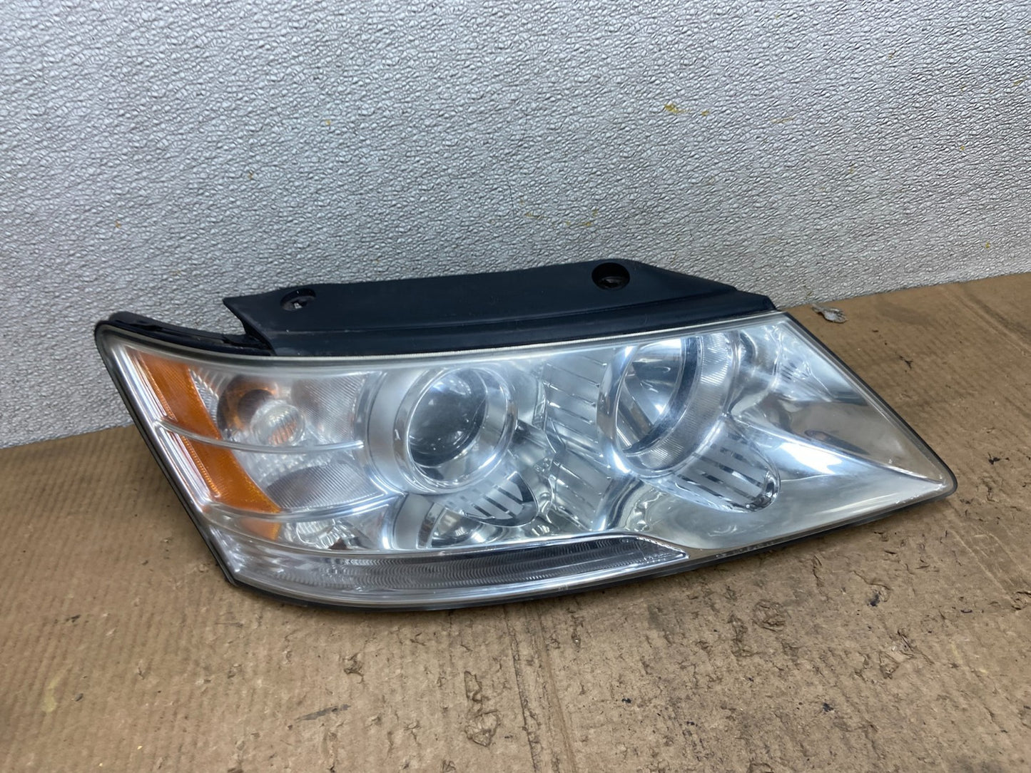 2009 to 2010 Hyundai Sonata Right Passenger RH Side Headlight Halogen AD1181 DW0