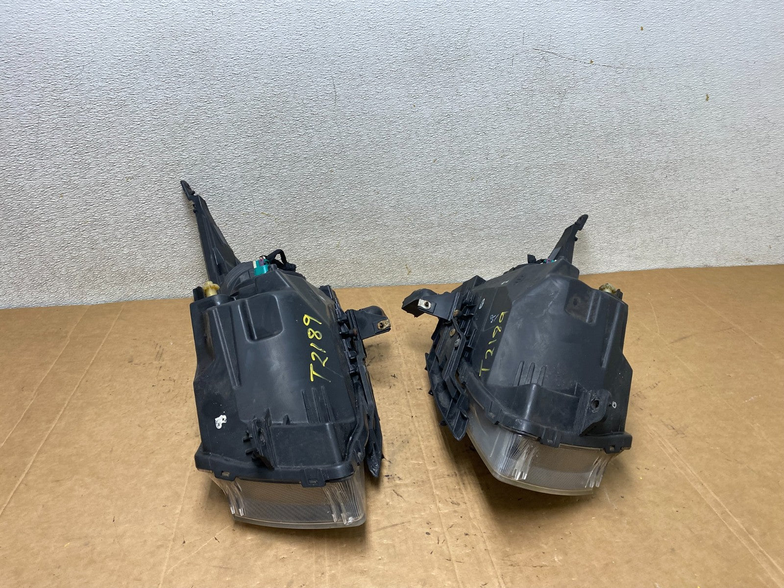 2011 to 2015 Chevrolet Cruze Halogen Left+Right Set Headlights T2189 DW12