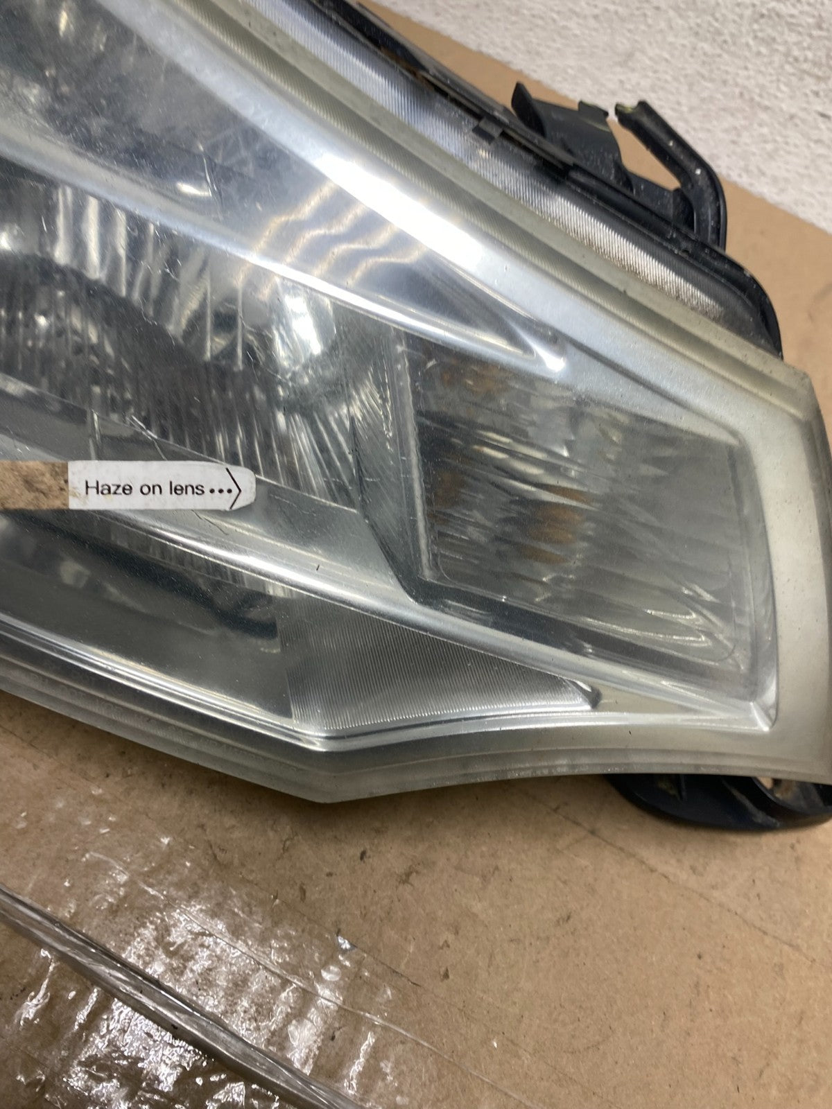 2008 2009 2010 2011 Ford Focus Right Passenger Rh Side Headlight AE6889 DW5